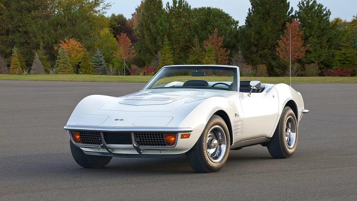 Click to Enlarge-Esc to Close Corvette Generations/C3/C3 1972 White Corvette.webp
